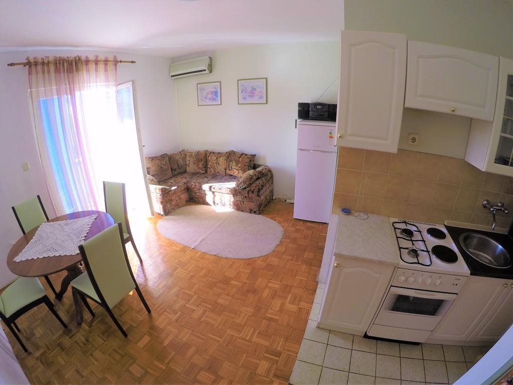 Blue City Apartment'S Repic Biograd Na Moru Esterno foto